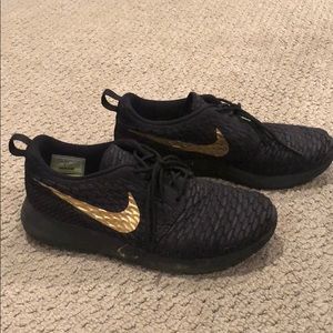 Nike roche shoe